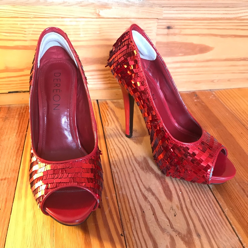 Dereon Red Fringe Sequin Heels, EUC, 7.5